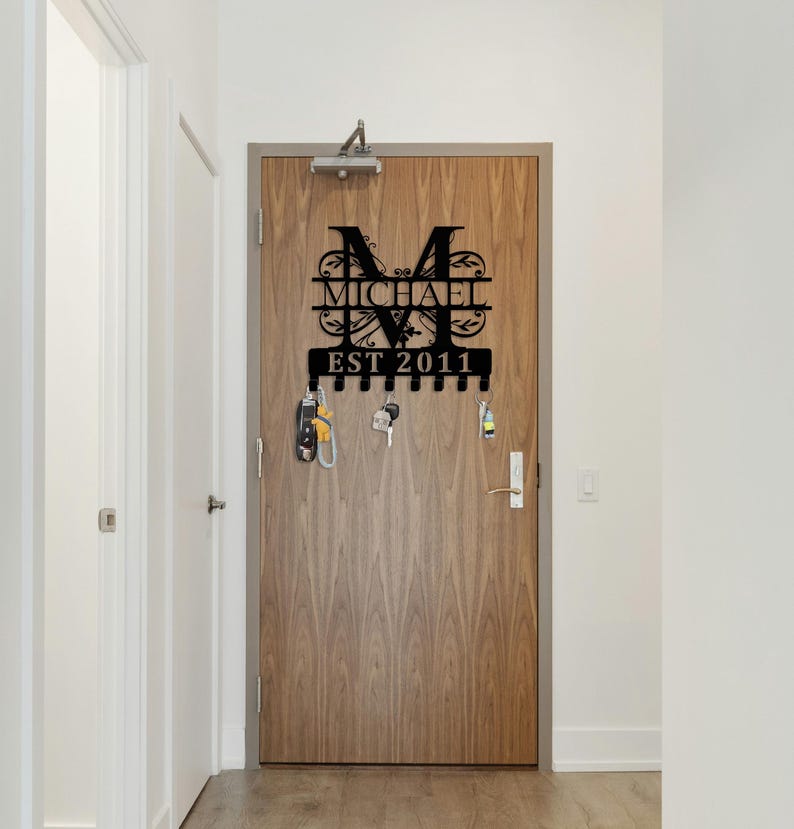 Personalized Home Key Holder for Wall Decor,Custom Family Name Sign,Last Name Sign,Metal Key Rack for Entryway Hallway,Key Hanger For Wall