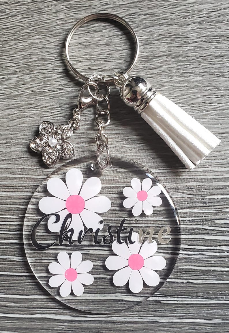 Personalized Daisy Acrylic Keychain: Custom Name Bag Tag