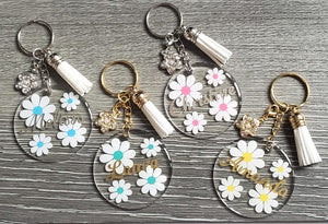 Personalized Daisy Acrylic Keychain: Custom Name Bag Tag