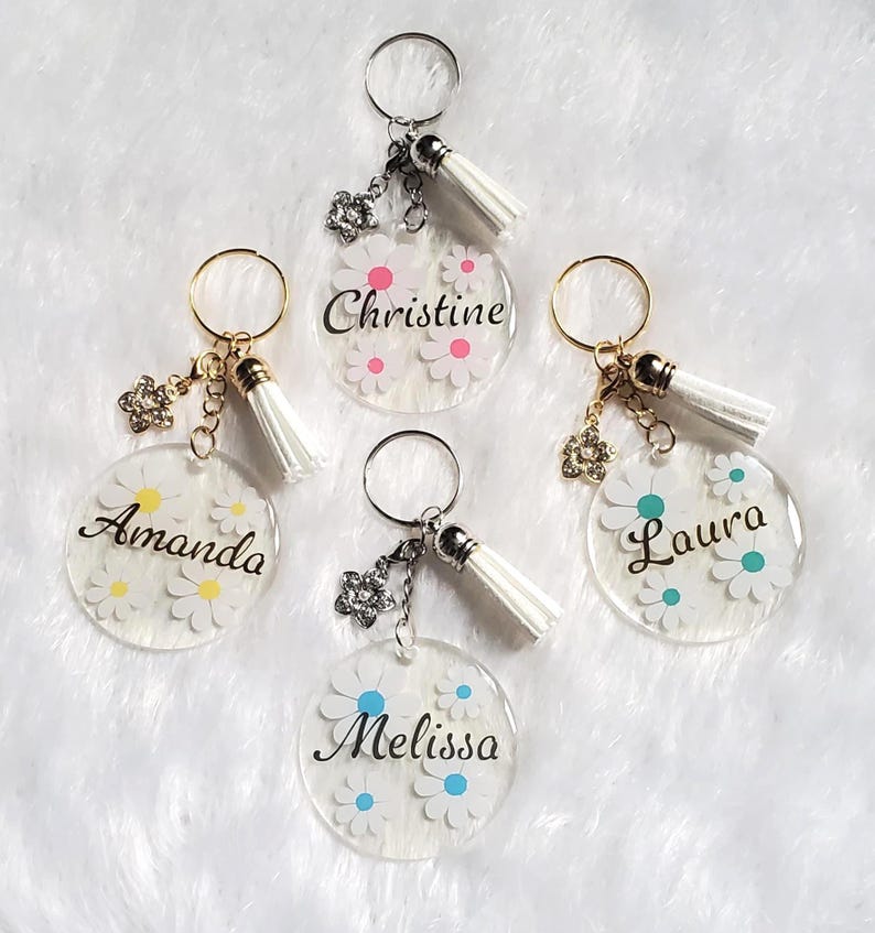 Personalized Daisy Acrylic Keychain: Custom Name Bag Tag