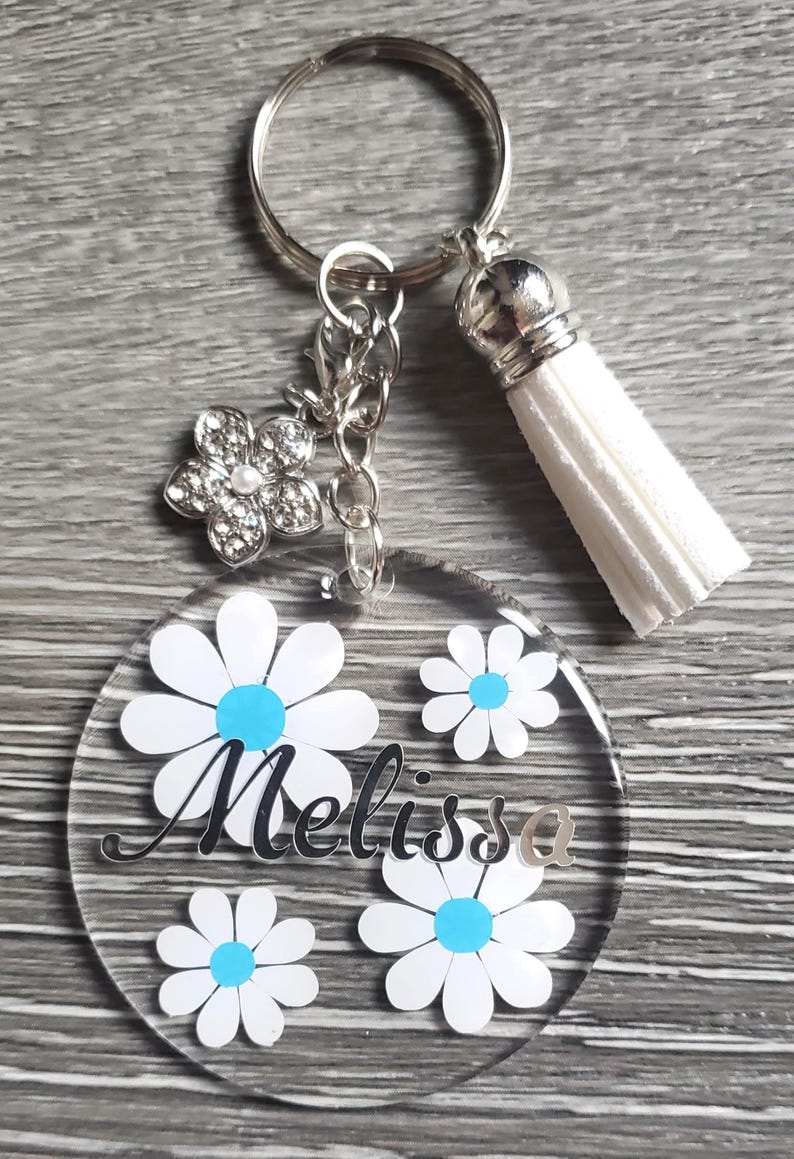 Personalized Daisy Acrylic Keychain: Custom Name Bag Tag