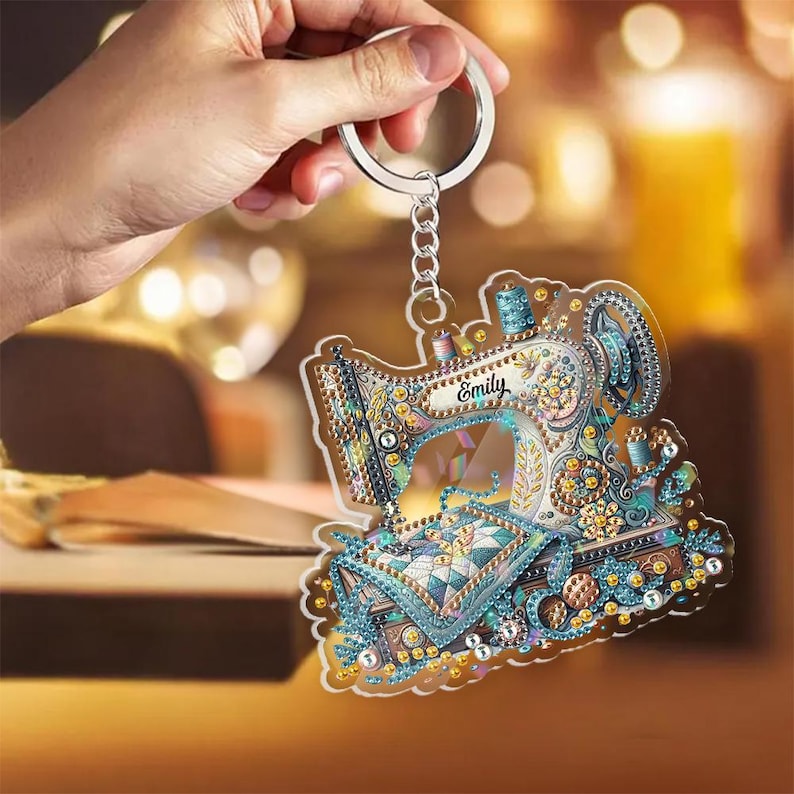 Vintage Sewing Machine Keychain Personalized, Embellished Tailor Key Ring,Gift for Seamstress,Rhinestone Sewing Lover Accessory,Gift For Mom