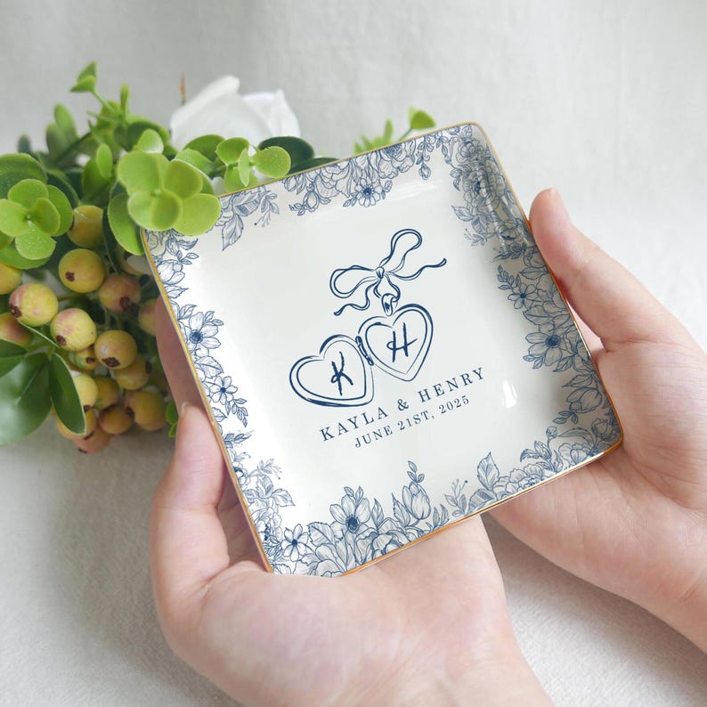 Custom Engagement Gift, Personalized Wedding Gift for Couple, Sentimental Gift for Bride, Custom Mr Mrs Ring Dish Holder Wedding Gift