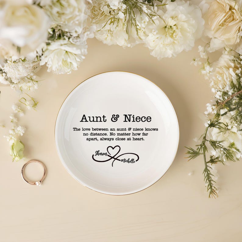 Personalized Aunt Niece Heart Ring Dish, Aunt Niece Gift, Gift For Aunt from Nephew or Niece, Wedding Gifts, Gift for Auntie, Birthday Gifts