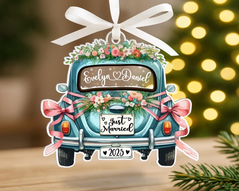Just Married Ornament, Newlywed Christmas Ornament, Custom Couple First Christmas 2025 Ornament, Couple in a Car Ornament, Wedding Gift