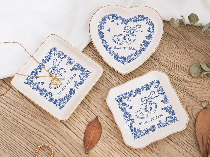 Personalized Locked Ring Dish, Custom Wedding Gift for Couple, Engagement Gift for Her, Gift for Bride, Ring Holder, Toile De Jouy Ring Dish