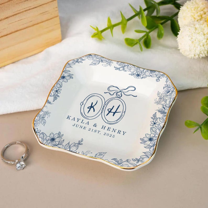 Custom Engagement Gift, Personalized Wedding Gift for Couple, Sentimental Gift for Bride, Custom Mr Mrs Ring Dish Holder Wedding Gift