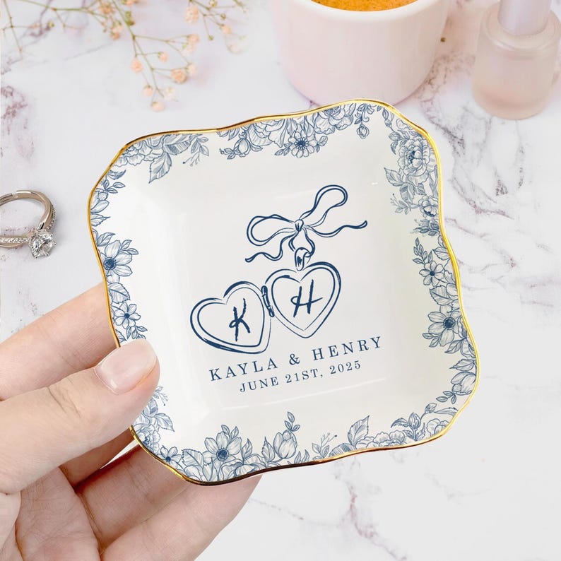 Custom Engagement Gift, Personalized Wedding Gift for Couple, Sentimental Gift for Bride, Custom Mr Mrs Ring Dish Holder Wedding Gift