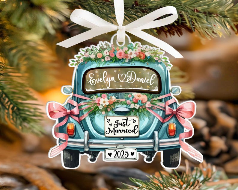 Just Married Ornament, Newlywed Christmas Ornament, Custom Couple First Christmas 2025 Ornament, Couple in a Car Ornament, Wedding Gift
