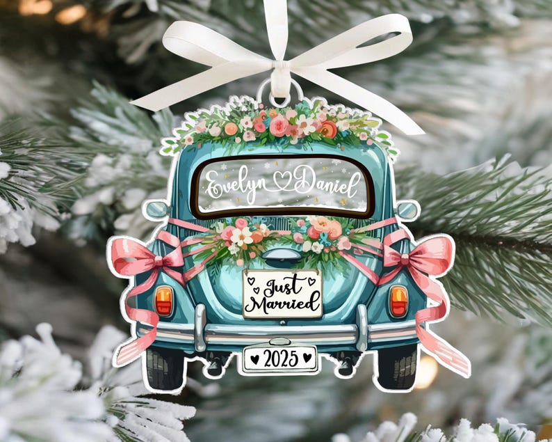 Just Married Ornament, Newlywed Christmas Ornament, Custom Couple First Christmas 2025 Ornament, Couple in a Car Ornament, Wedding Gift