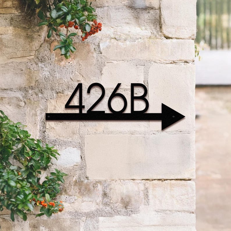 Metal Arrow Sign with House Number Custom Address Plaque, Modern Outdoor Direction Sign for Homes, Cabins, Apartments or Offices
