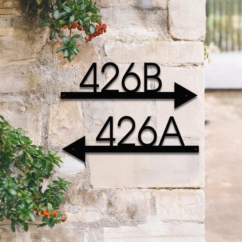 Metal Arrow Sign with House Number Custom Address Plaque, Modern Outdoor Direction Sign for Homes, Cabins, Apartments or Offices