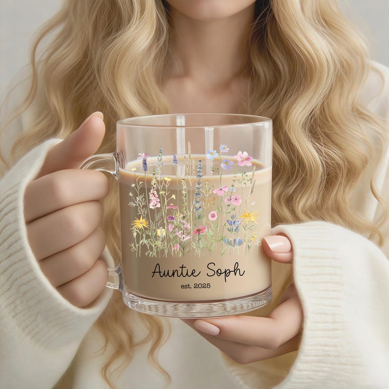 Personalized New Auntie Gift, Custom Floral Glass Coffee Mug with Name, Pregnancy Reveal Sister Gift, Baby Announcement, Gift for Bestie