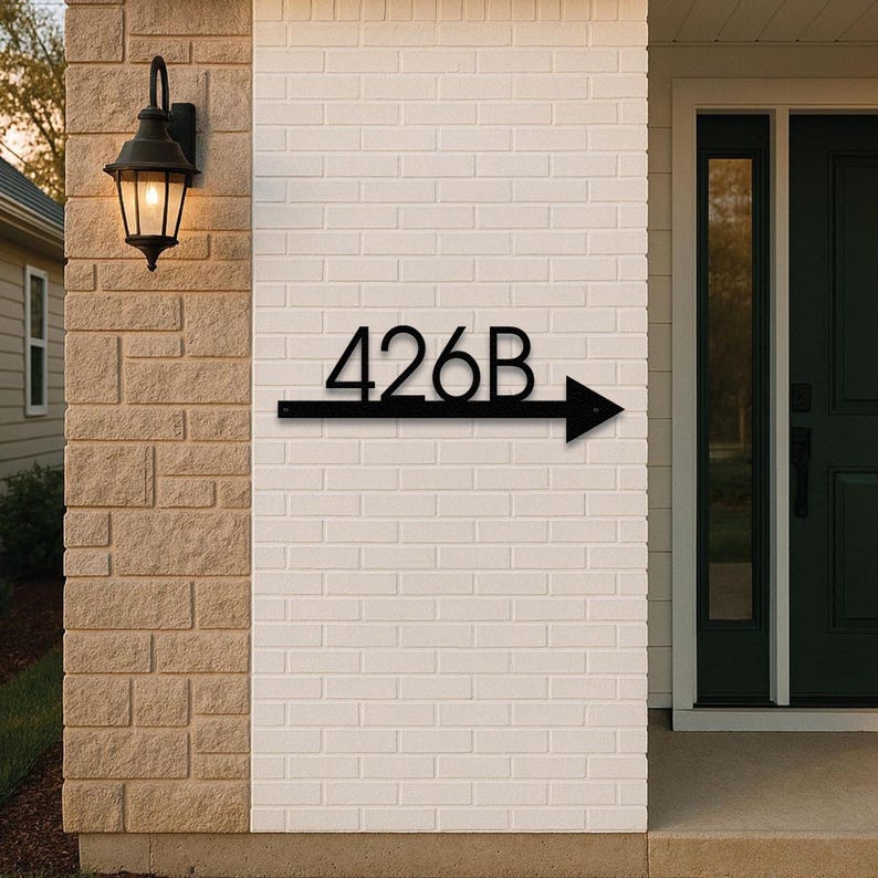 Metal Arrow Sign with House Number Custom Address Plaque, Modern Outdoor Direction Sign for Homes, Cabins, Apartments or Offices