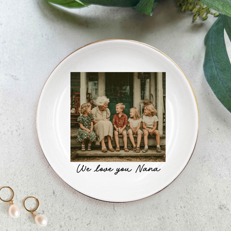 Custom Grandma Gift, Mom Ring Dish, Personalized Photo Trinket Dish, Birthday Gift For Mom, Gift For Grandma, Mom Gift Jewelry Tray