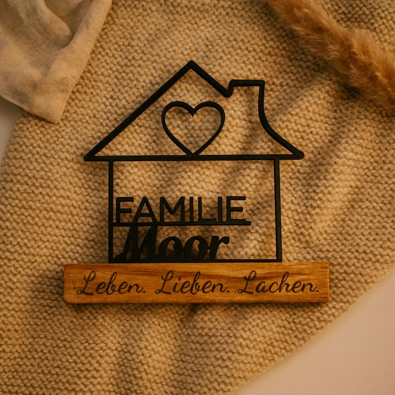 Family sign personalized with name & heart | Family gift, wedding, housewarming gift | House decoration made of wood and 3D printing