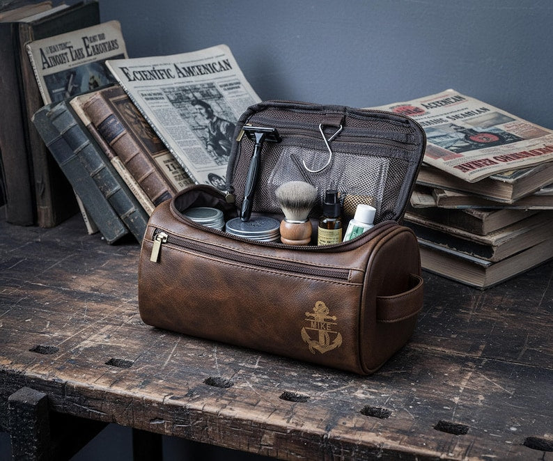 Personalized Men's Leather Toiletry Bag, Leather Dopp Kit, Groomsmen Gifts, Travel Bag, Anniversary Gift for Him, Men's Leather Accessory