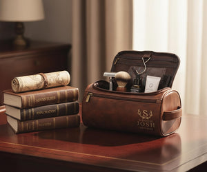 Personalized Men's Leather Toiletry Bag, Leather Dopp Kit, Groomsmen Gifts, Travel Bag, Anniversary Gift for Him, Men's Leather Accessory