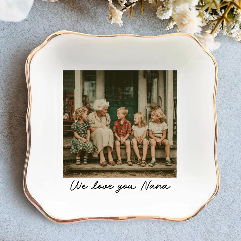 Custom Grandma Gift, Mom Ring Dish, Personalized Photo Trinket Dish, Birthday Gift For Mom, Gift For Grandma, Mom Gift Jewelry Tray