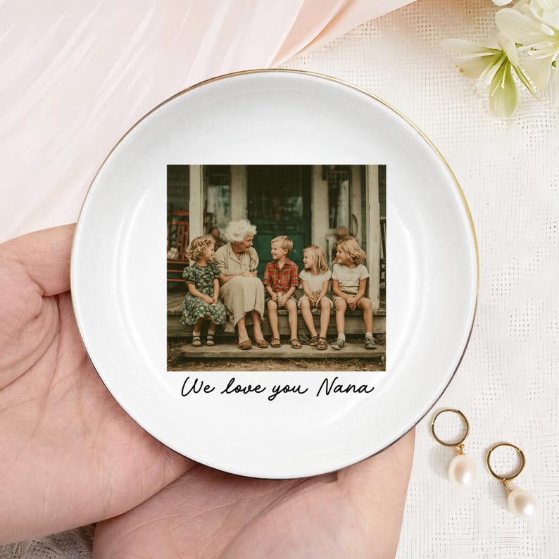Custom Grandma Gift, Mom Ring Dish, Personalized Photo Trinket Dish, Birthday Gift For Mom, Gift For Grandma, Mom Gift Jewelry Tray