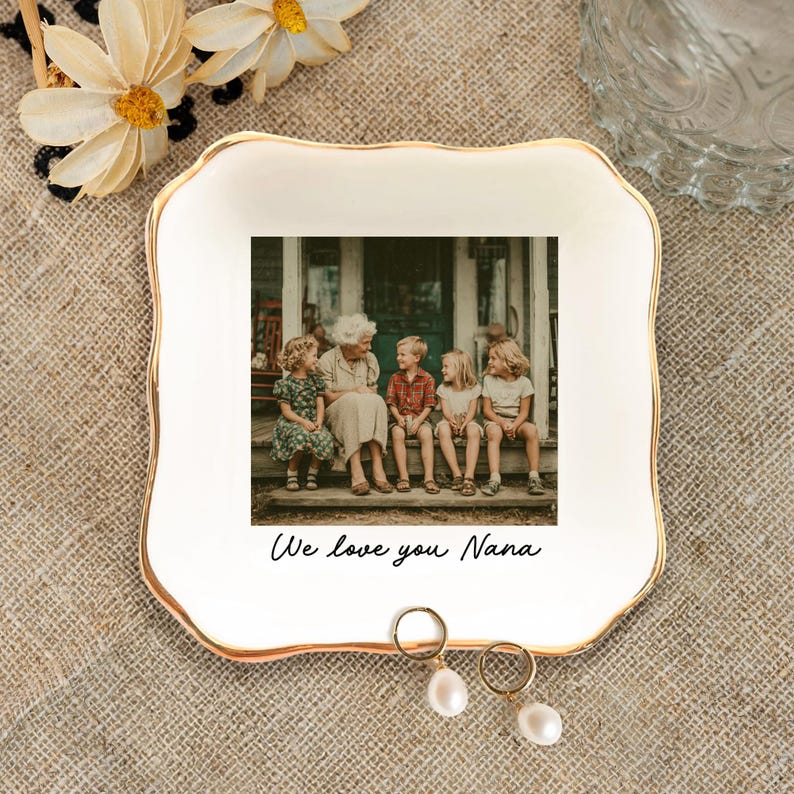 Custom Grandma Gift, Mom Ring Dish, Personalized Photo Trinket Dish, Birthday Gift For Mom, Gift For Grandma, Mom Gift Jewelry Tray