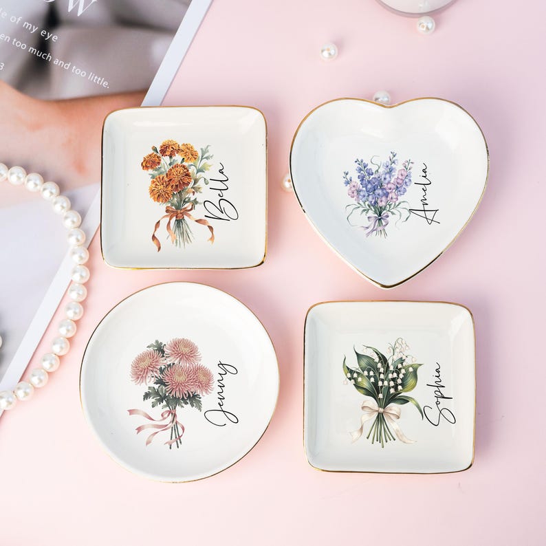 Personalised Birth Flower Trinket Dish,Custom Name Ring Dish,Wedding Bridesmaid Gift,Birthday Jewelry Dish for Her,Christmas Gifts for Mom