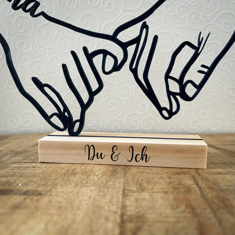 Personalized Pinky Promise decoration with names | 3D print | Gift for couples and friends | Love wooden base decoration | Line art gift 3D print