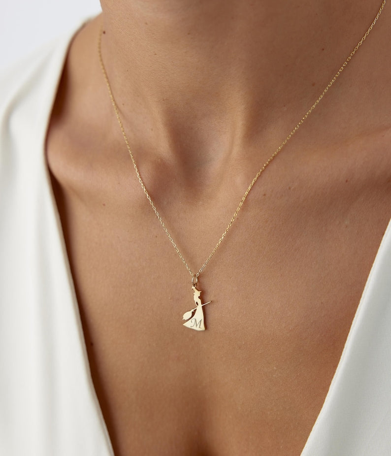 Dainty Wizard of Oz, Wicked Witch of the West Necklace, The Wonderful Wizard of Oz Pendant, Magician Necklace, Wizard, Halloween Necklace