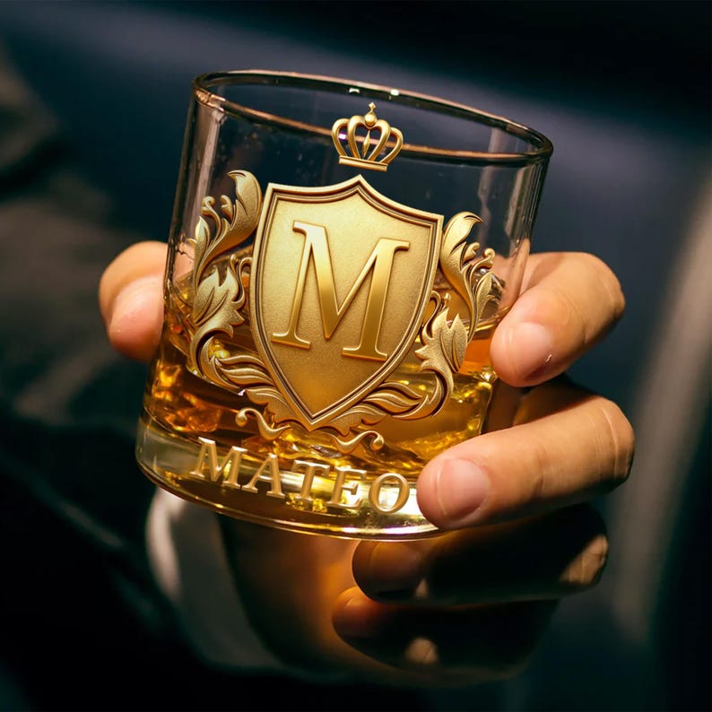 Personalized Golden 2D Badge Custom Name Rock Whiskey Glass Old Fashioned Birthday Valentine Gift for Man Bartender Whiskey Enthusiast