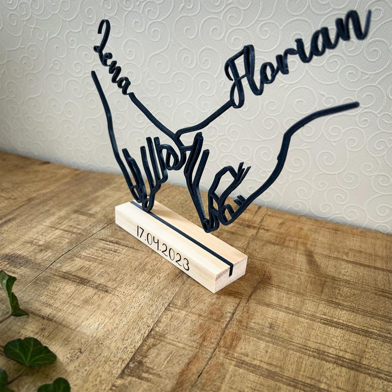 Personalized Pinky Promise decoration with names | 3D print | Gift for couples and friends | Love wooden base decoration | Line art gift 3D print