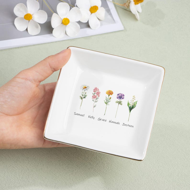 Personalized Birth Flower Ring Dish,Besties Flower Ring Holder,Ring Dish for Mom,Wedding Bridesmaid Trinket Dish,Mother's Day Gift