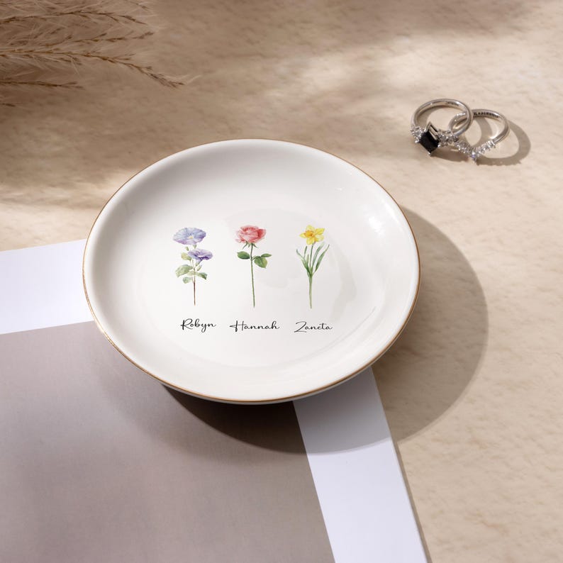 Personalized Birth Flower Ring Dish,Besties Flower Ring Holder,Ring Dish for Mom,Wedding Bridesmaid Trinket Dish,Mother's Day Gift