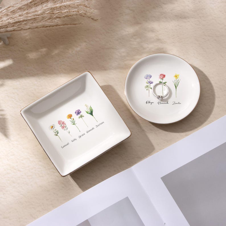 Personalized Birth Flower Ring Dish,Besties Flower Ring Holder,Ring Dish for Mom,Wedding Bridesmaid Trinket Dish,Mother's Day Gift