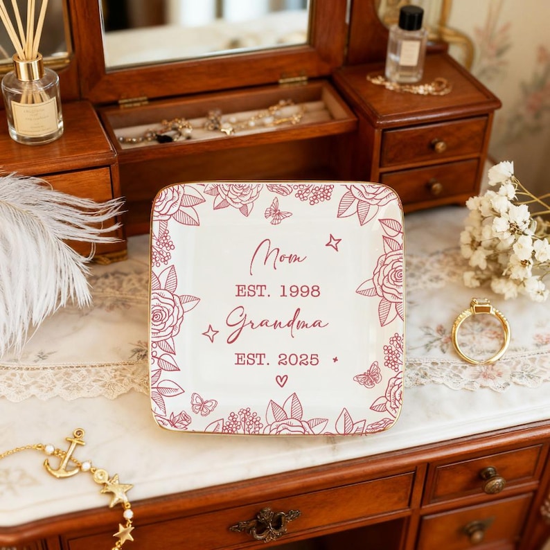 Personalized Grandma Ring Dish, Grandma Gift, Pregnancy Announcement to Grandparents, New Grandma Gift, First time Grandma, 1st Grandma Gift