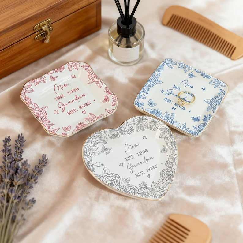 Personalized Grandma Ring Dish, Grandma Gift, Pregnancy Announcement to Grandparents, New Grandma Gift, First time Grandma, 1st Grandma Gift