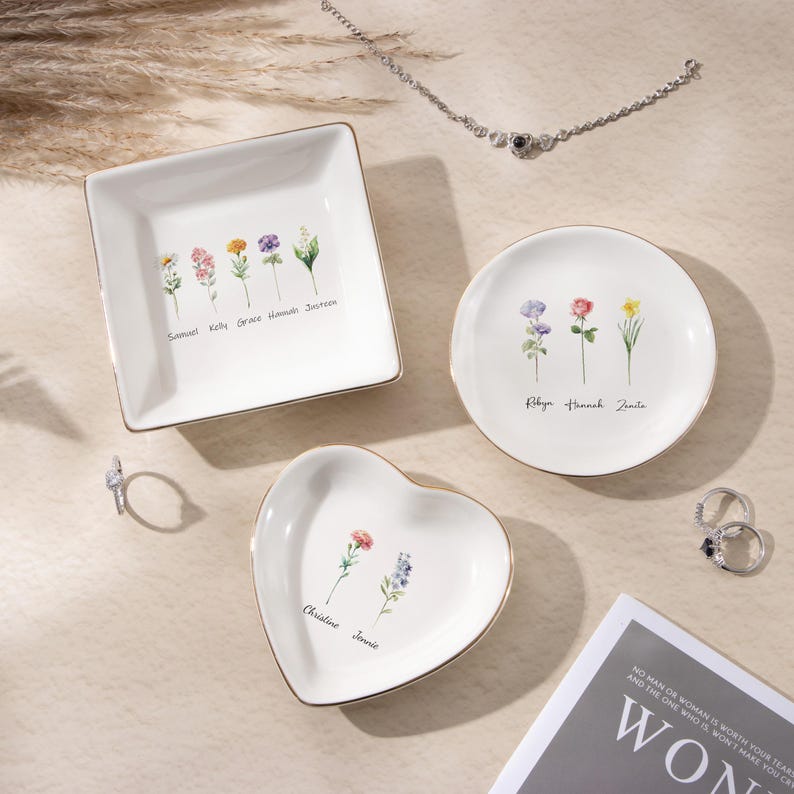 Personalized Birth Flower Ring Dish,Besties Flower Ring Holder,Ring Dish for Mom,Wedding Bridesmaid Trinket Dish,Mother's Day Gift