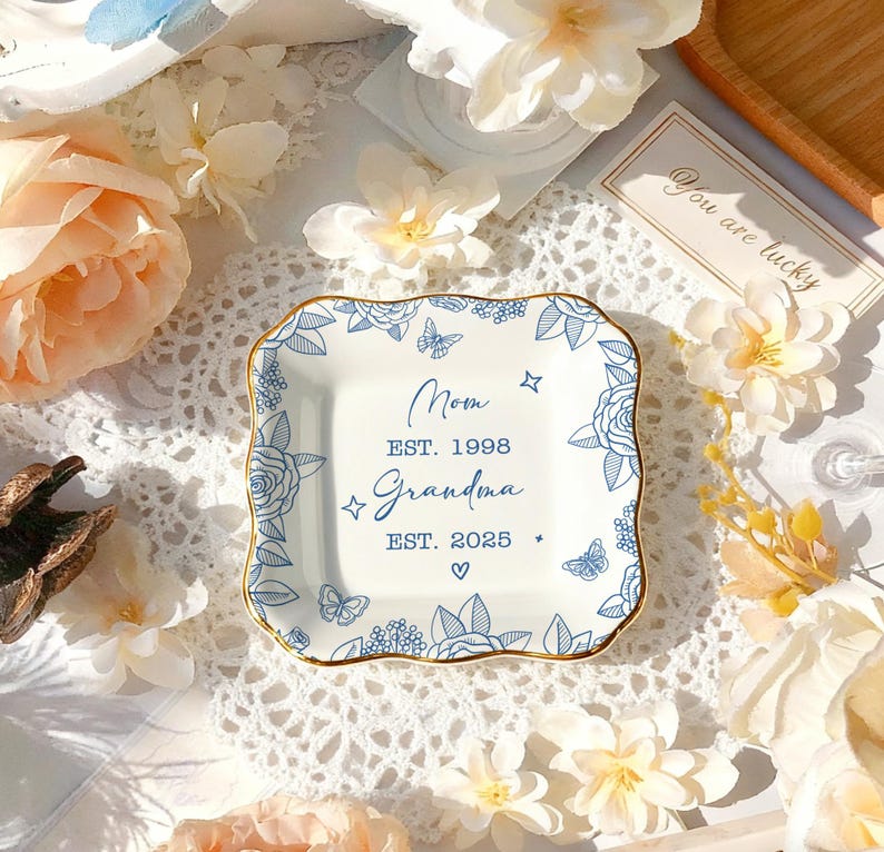 Personalized New Grandma Ring Dish, First Time Grandmother Gift, Pregnancy Announcement to Grandparents, Grandma-to-be Gifts, Gift for Mom