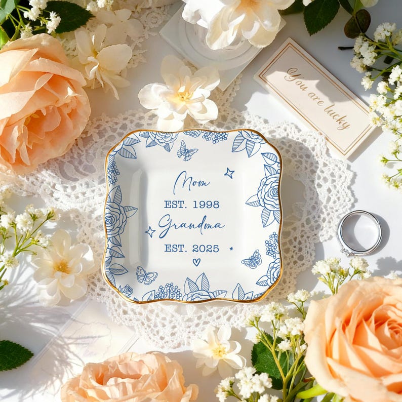 Personalized New Grandma Ring Dish, First Time Grandmother Gift, Pregnancy Announcement to Grandparents, Grandma-to-be Gifts, Gift for Mom