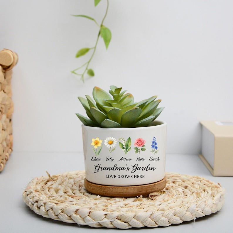 Personalized Grandma's Garden Pot, Christmas Gifts for Nana, Nanny, Garden Flower Pot, Custom Birth Flower Pot, Family Name Flower Plant Pot