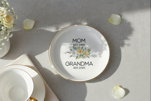 Personalized Grandma Ring Dish - First Time Grandmother Gift - Custom Name & Date - Pregnancy Announcement Gift for Mom Becoming Grandma
