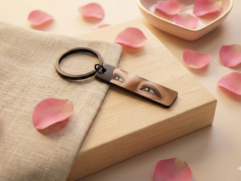 Custom Eye Photo Keychain Personalized Gifts for Him, Stainless Steel Keychain, Boyfriend Gifts for Him, Long-Distance Relationships Gift