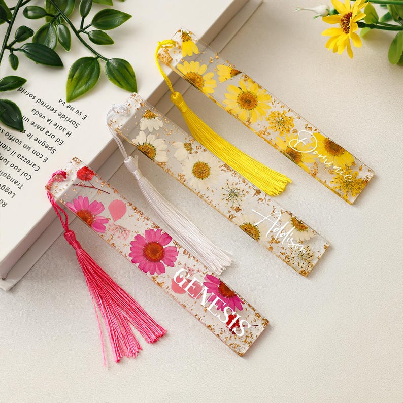 Personalized Pressed Flower Bookmark, Daisy Acrylic Bookmark, Bookmark with Name, Gift for Her & Teacher