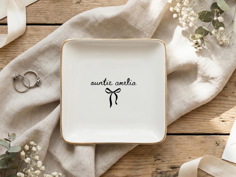 Personalized Aunt Name Ring Dish, Custom Auntie Jewelry Dish, Pregnancy Announcement Auntie Gift, Gift from Niece