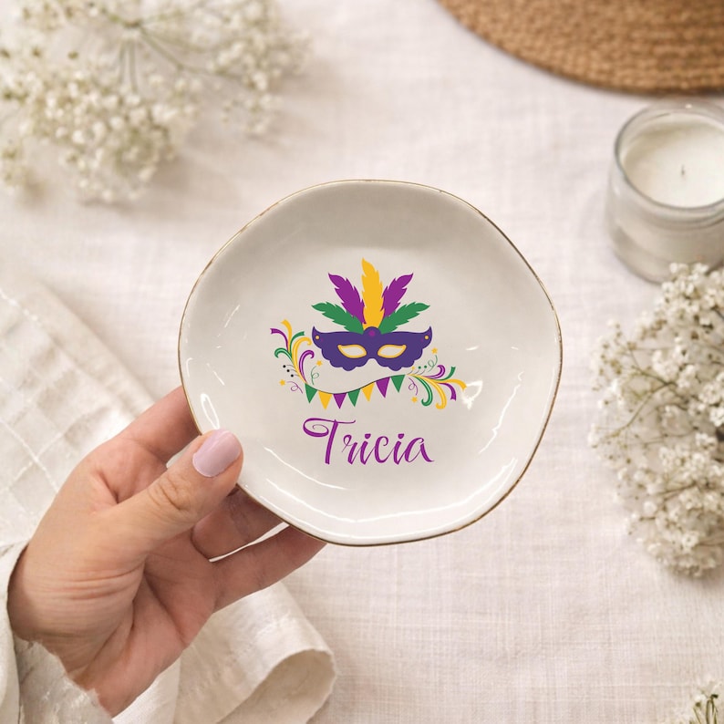 Personalized Mardi Gras Trinket Dish, Custom Mardi Gras Mask Ring Dish with Name, Fat Tuesday Ring Tray, Mardi Gras Gift for Her