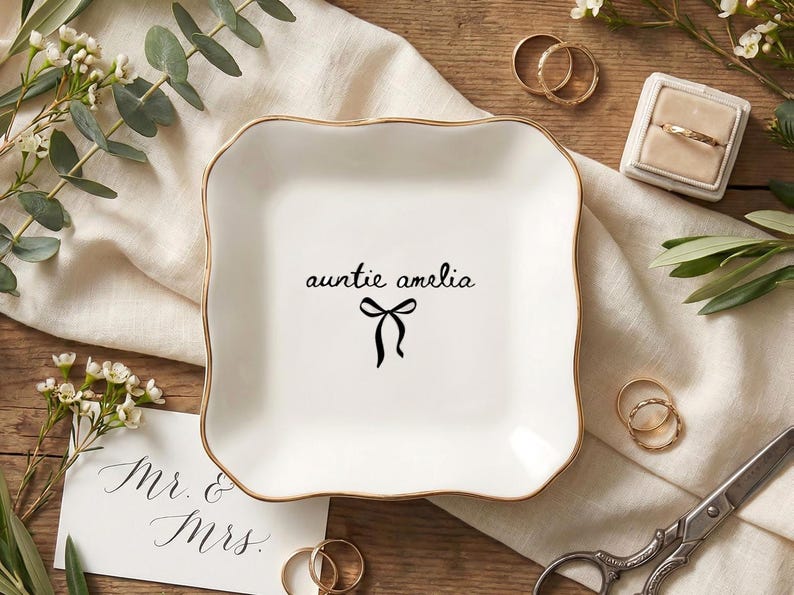 Personalized Aunt Name Ring Dish, Custom Auntie Jewelry Dish, Pregnancy Announcement Auntie Gift, Gift from Niece