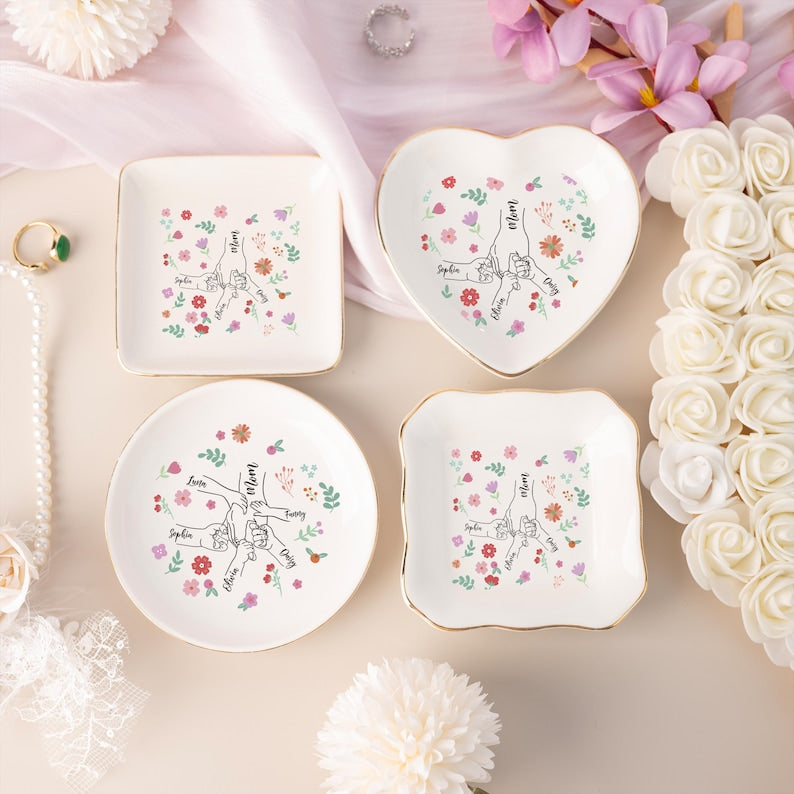 Personalized Ceramic Ring Dish, Mom Jewelry Dish, Mothers Day Gift, Mother and Kids Holding Hands, Family Bond Gift 2026, Keepsake Gift for Mom
