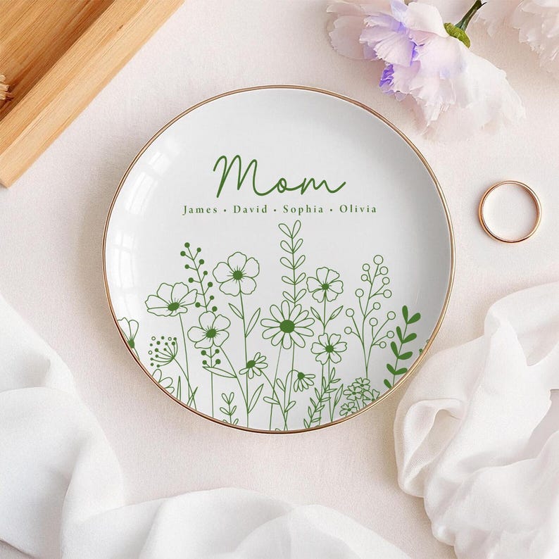 Custom Ring Dish for Mom Grandma with Kids Name, Grandma Trinket Dish, Wildflower Jewelry Tray, Birthday Mothers Day Gift for Mom or Grandma