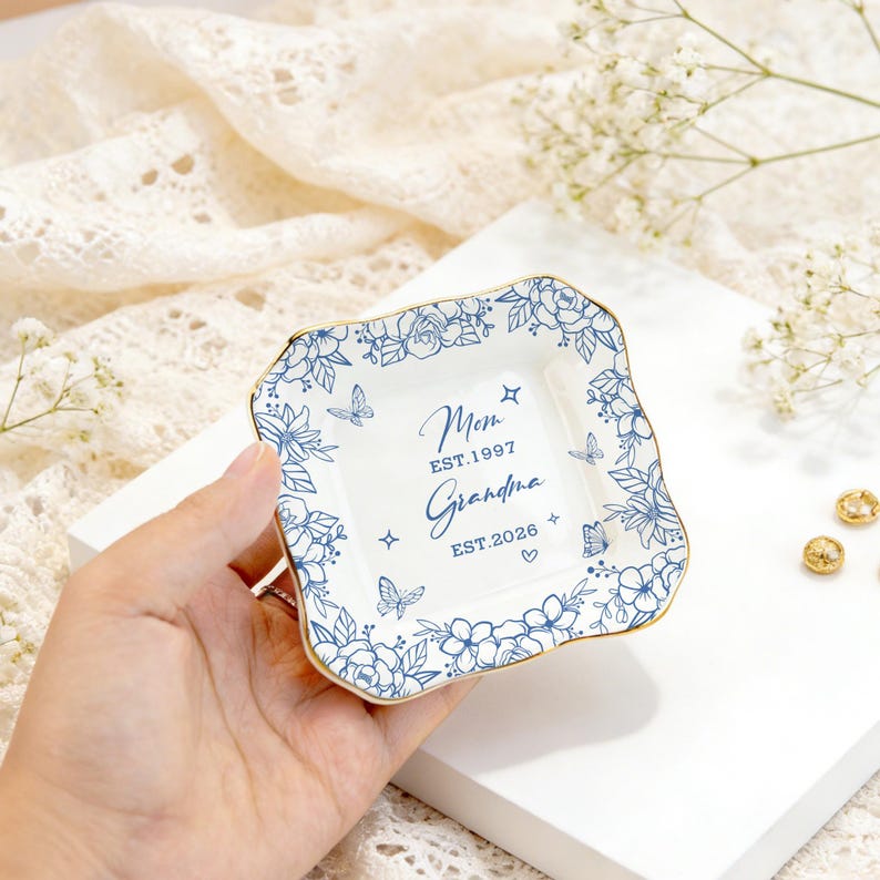 New Grandma Ring Dish, First Time Grandma Gift, Mothers Day Gift for Nanny, Pregnancy Announcement to Grandparents,Grandma-to-be Ring Holder