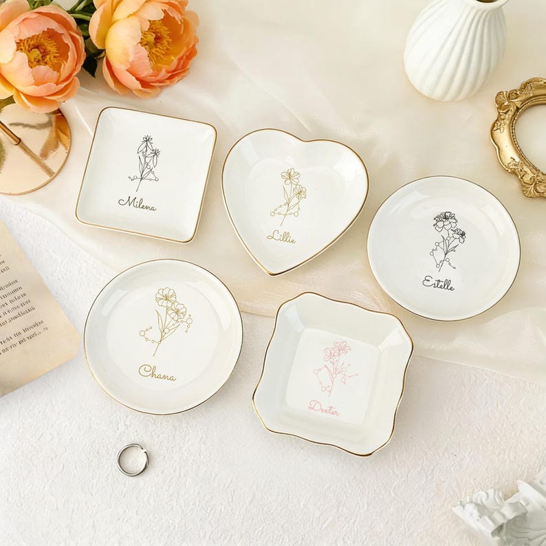 Personalized Zodiac Sign Jewelry Dish with Birth Flower, Birthday Gift for Friend, Floral Ring Dish with Constellation, Bridesmaid Wedding