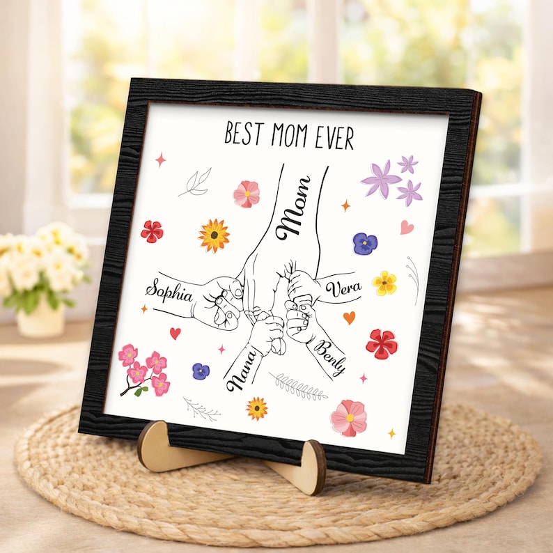 Personalized Family Name Sign,Mom Gift with Kids Name,Mum Mom Mommy Nana Mothers Day Gift,Holding Kids Hands Sign,Birthday Dad Parents Gift